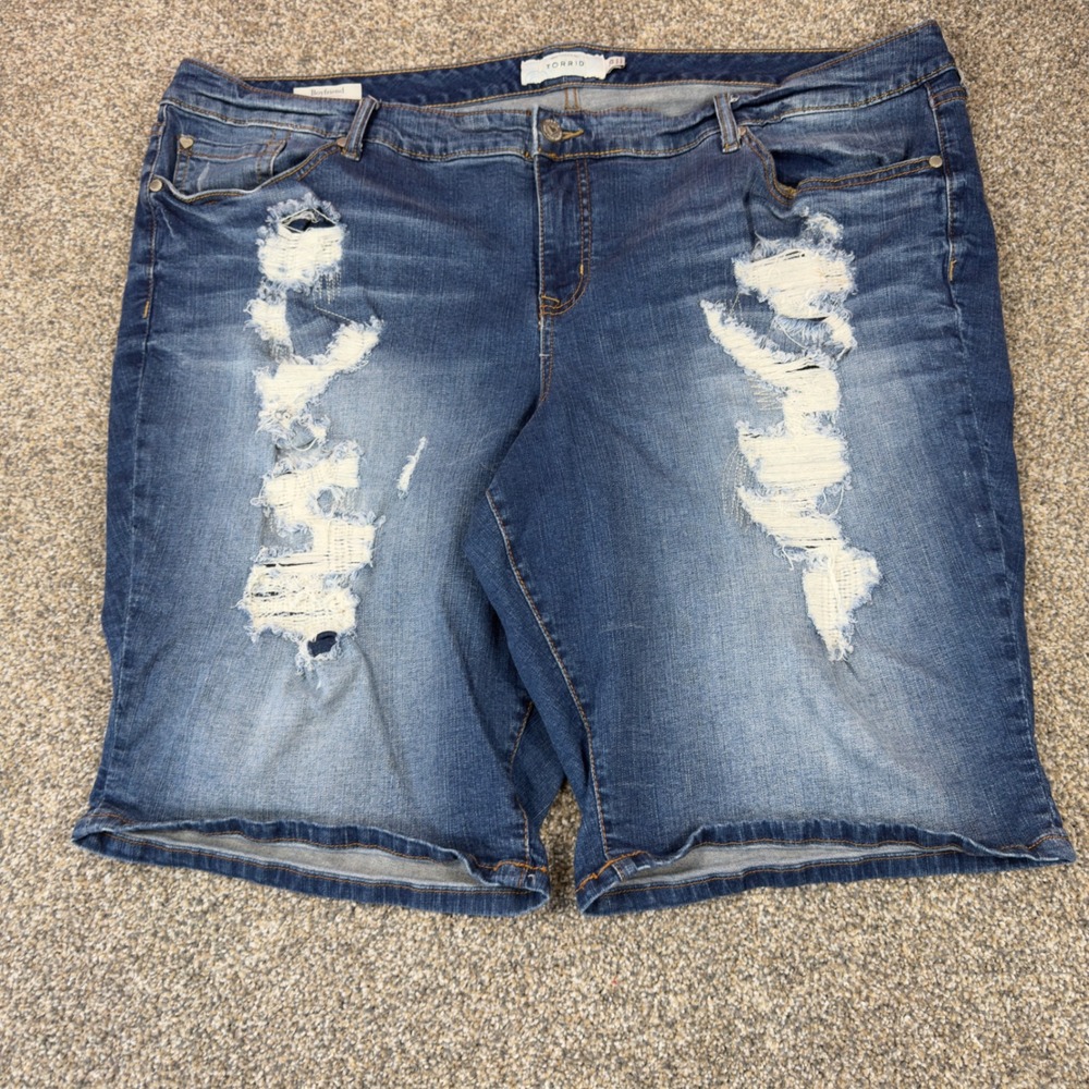 Torrid Boyfriend Distressed Denim Shorts Womens 26 Blue Mid Wash Frayed Edgy
